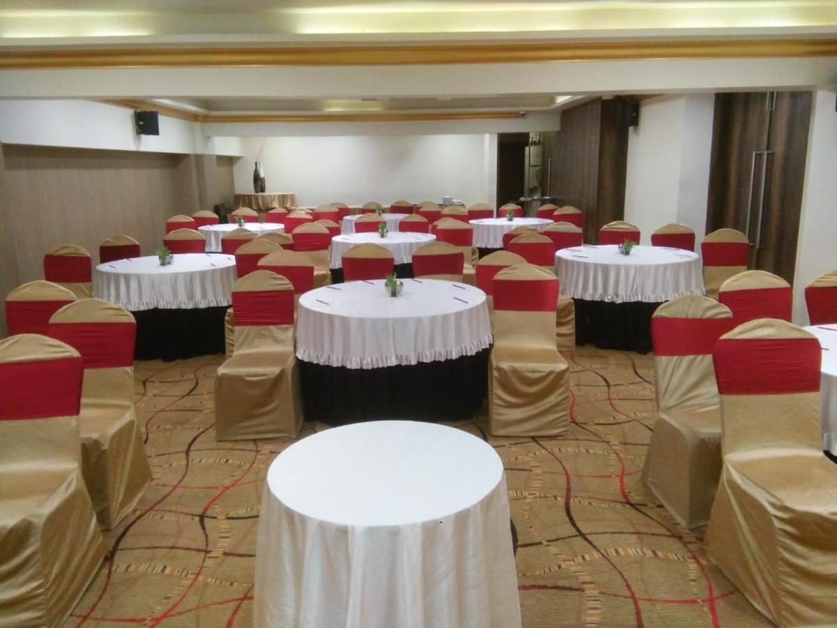 The Fern Residency Rajkot Hotel Luaran gambar