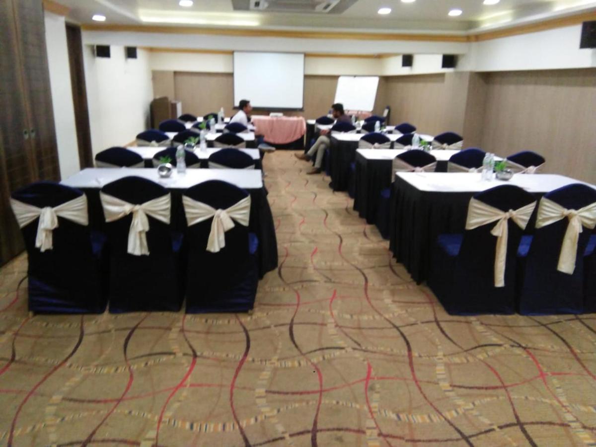 The Fern Residency Rajkot Hotel Luaran gambar