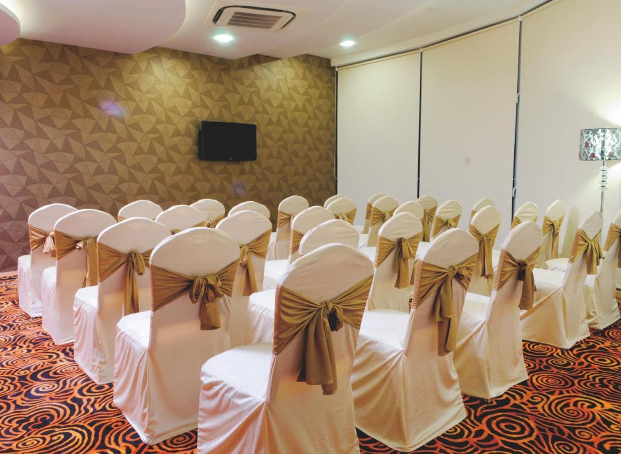 The Fern Residency Rajkot Hotel Luaran gambar