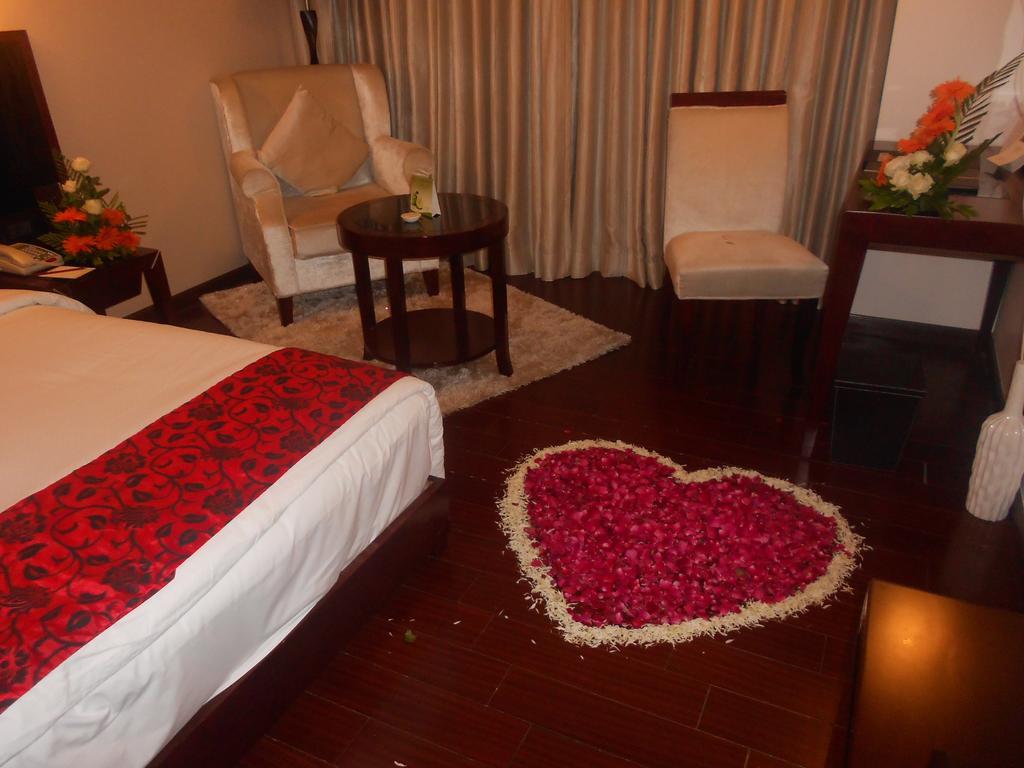 The Fern Residency Rajkot Hotel Luaran gambar